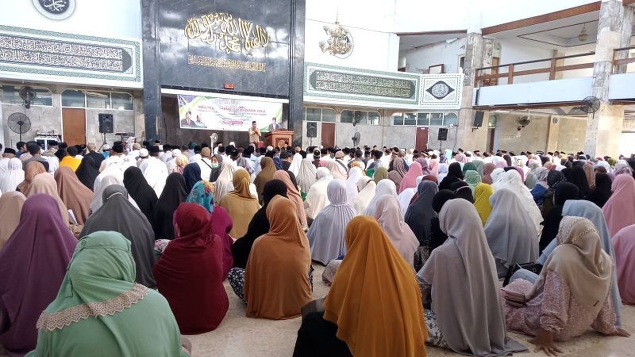 Kemenag Kota Mataram menggelar bimbingan manasik haji pada 12-13 April 2025 untuk 736 calon jamaah haji, dengan materi kesehatan, aturan pemerintah, dan praktik ibadah haji.