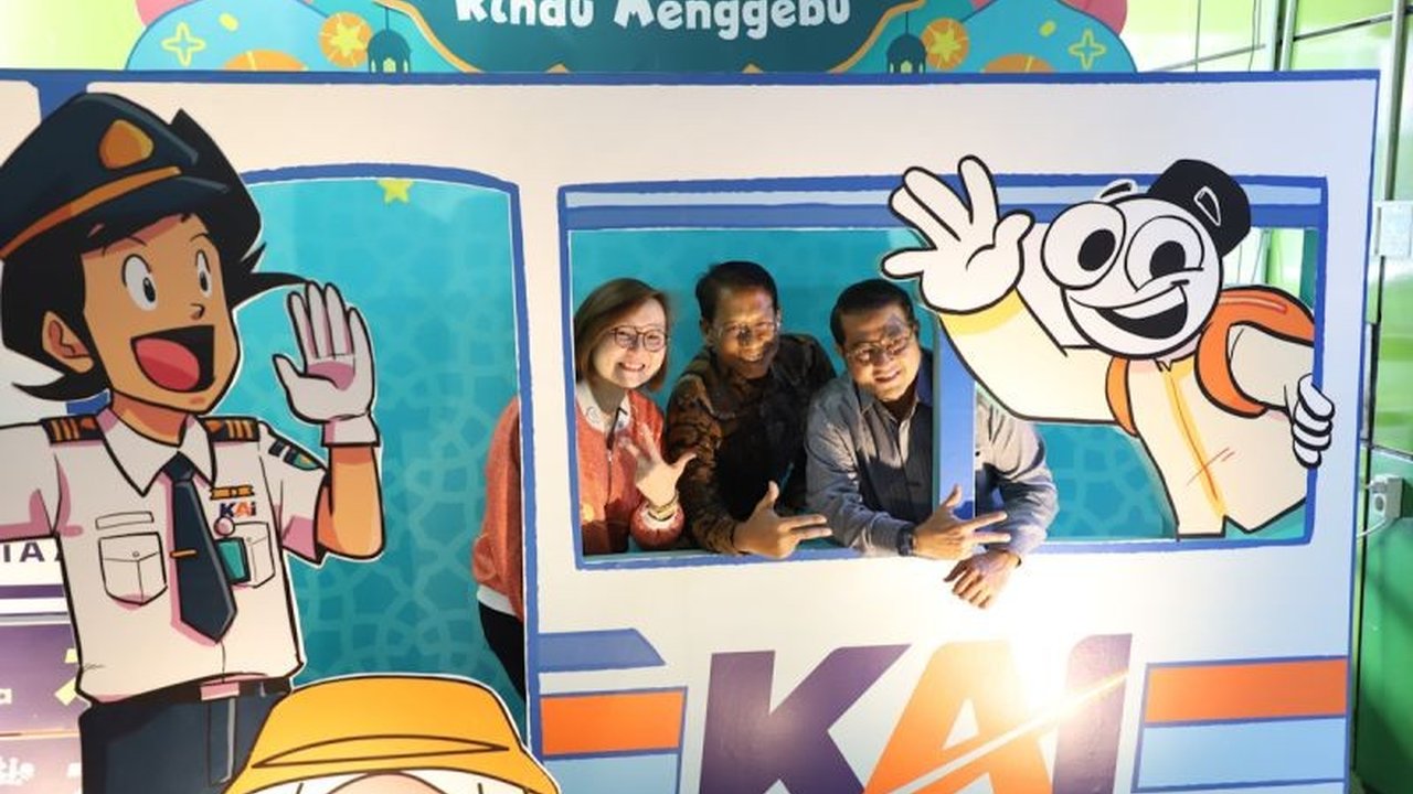 Direktur Utama KAI mendukung industri kreatif dan kekayaan intelektual lokal dengan menampilkan komik karya anak Indonesia pada kereta api dalam livery tematik Idul Fitri 1446 H.