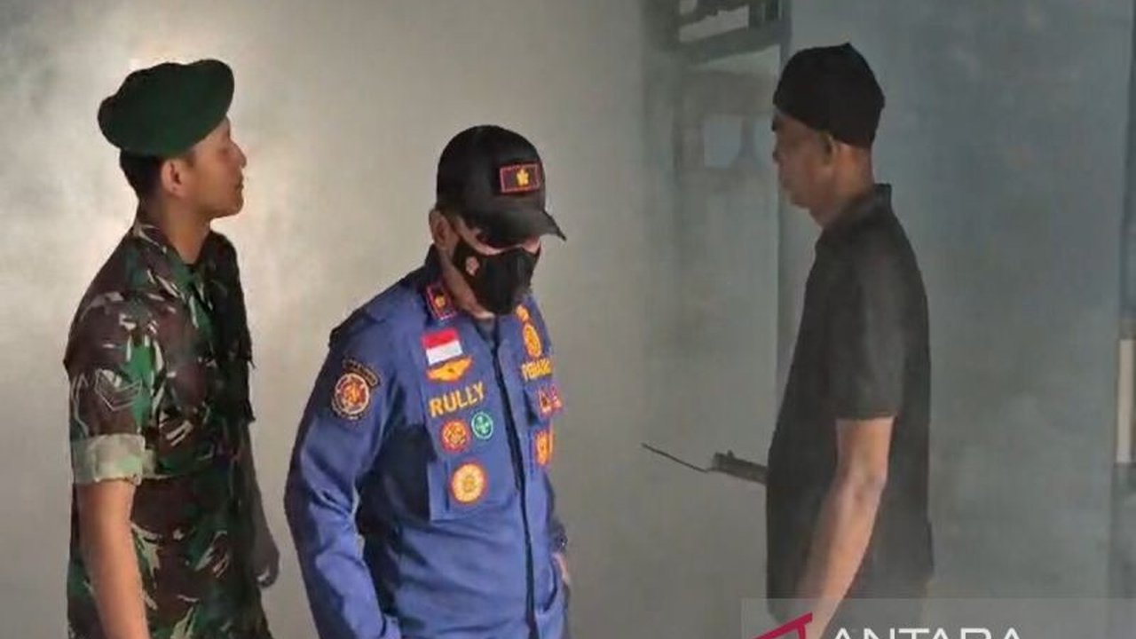 Dinas Pemadam Kebakaran dan Penyelamatan (Damkarmat) Lampung Selatan melakukan fogging di 100 rumah di Desa Merak Belantung untuk mencegah penyebaran penyakit Demam Berdarah Dengue (DBD).