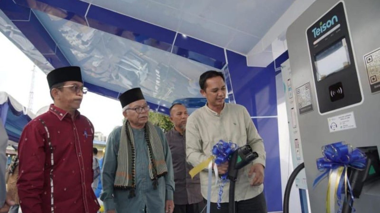 PLN Unit Induk Distribusi Sumatera Utara menambah Stasiun Pengisian Kendaraan Listrik Umum (SPKLU) di Pematangsiantar untuk memberikan layanan terbaik bagi pemudik yang menggunakan kendaraan listrik selama Lebaran 2025.