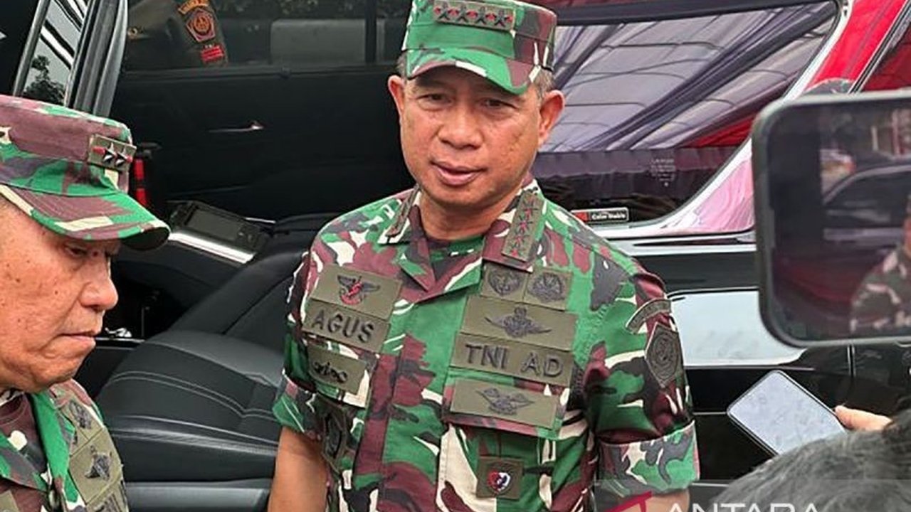 Panglima TNI Jenderal Agus Subiyanto melakukan rotasi dan mutasi besar-besaran terhadap 86 perwira tinggi (Pati) TNI dari tiga matra, termasuk pergantian Kapuspen TNI dan Pangdam IX/Udayana.