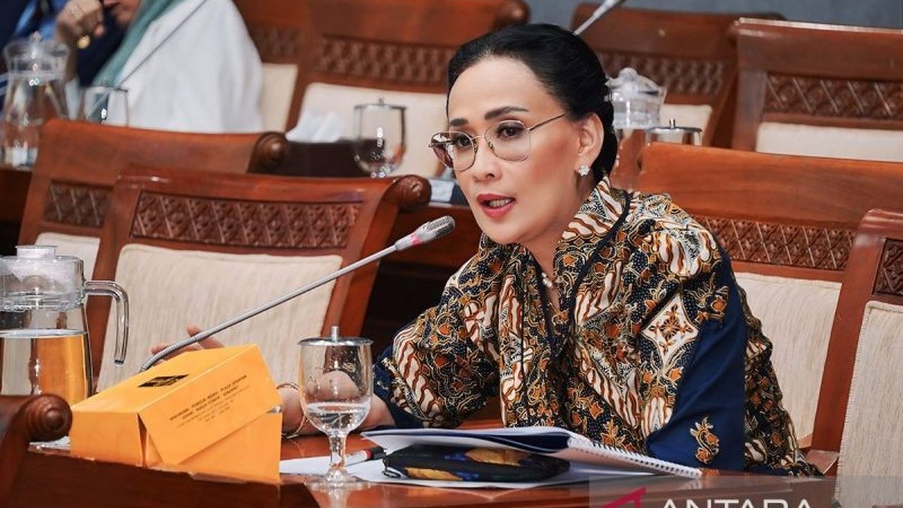 Komisi I DPR RI tengah membahas usulan penambahan kementerian/lembaga (K/L) yang dapat dijabat personel TNI aktif, dari 15 menjadi 16 K/L, termasuk Badan Nasional Pengelola Perbatasan (BNPP), namun aturan pensiun tetap berlaku.