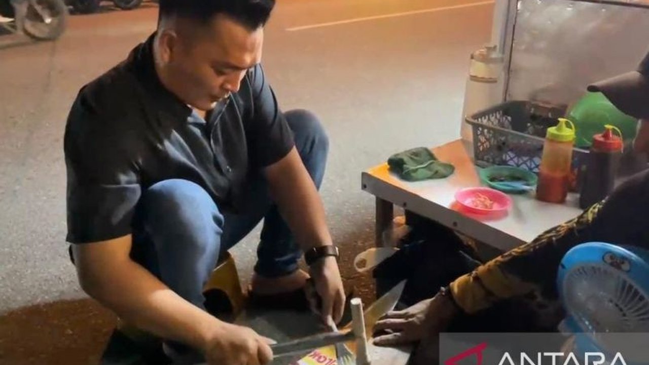 Sotong pangkong, kuliner khas Pontianak, menjadi primadona Ramadhan dengan sensasi memangkong sendiri dan sambal pilihan yang menggugah selera.