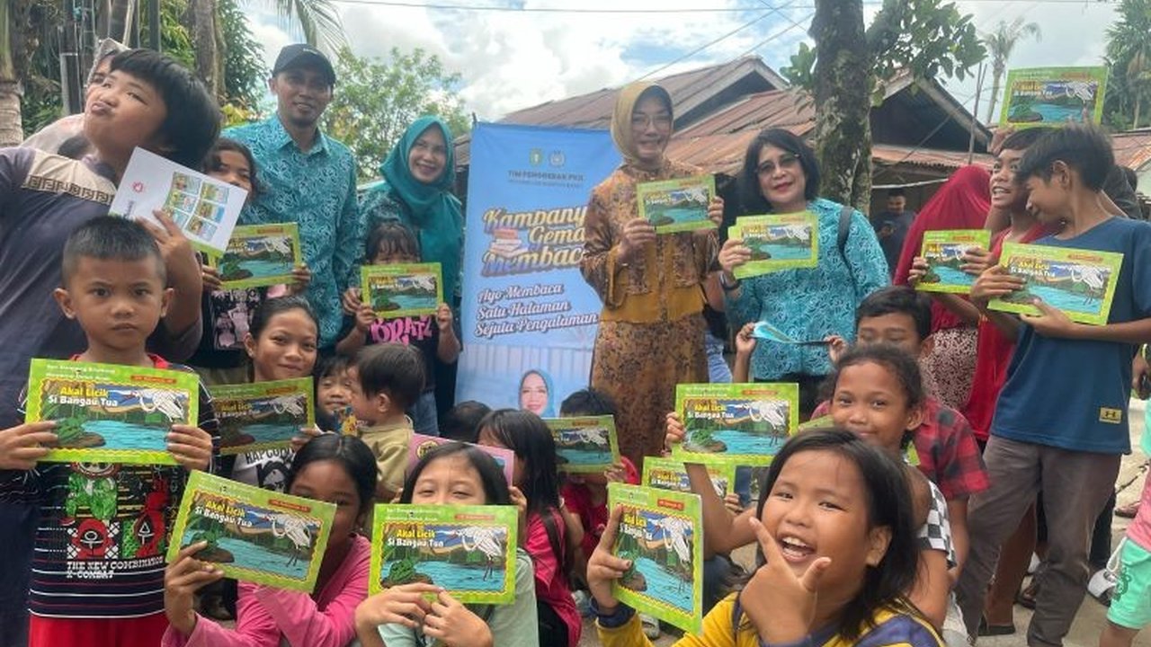 Pemerintah Kota Pontianak dan TP-PKK Pontianak berkolaborasi menghadirkan rumah dongeng di setiap kecamatan untuk meningkatkan minat baca anak dan mendukung program Indonesia Pintar.