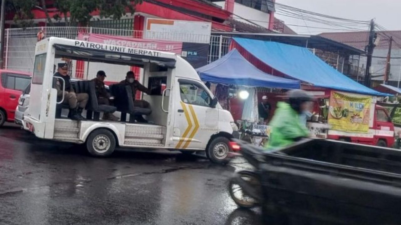 Satpol PP Garut menurunkan tim untuk mencegah gangguan keamanan dan kenyamanan di kawasan wisata kuliner malam Ceplak, Garut, dari para pengamen dan pengemis.