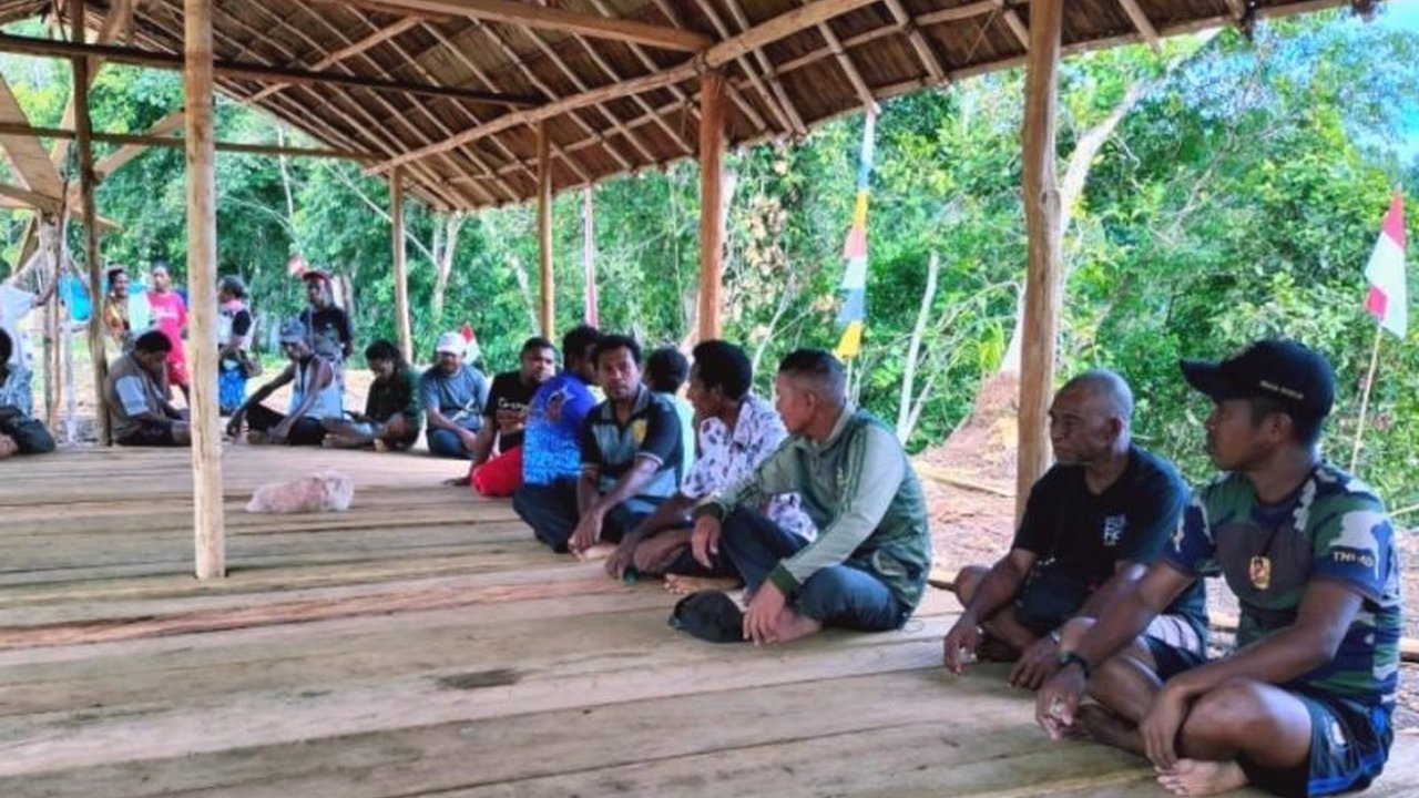 Satgas TNI Manunggal Membangun Desa (TMMD) Ke-123 di Kampung Kbusdori, Biak Numfor, Papua meminta warga merawat hasil pembangunan agar tetap lestari.