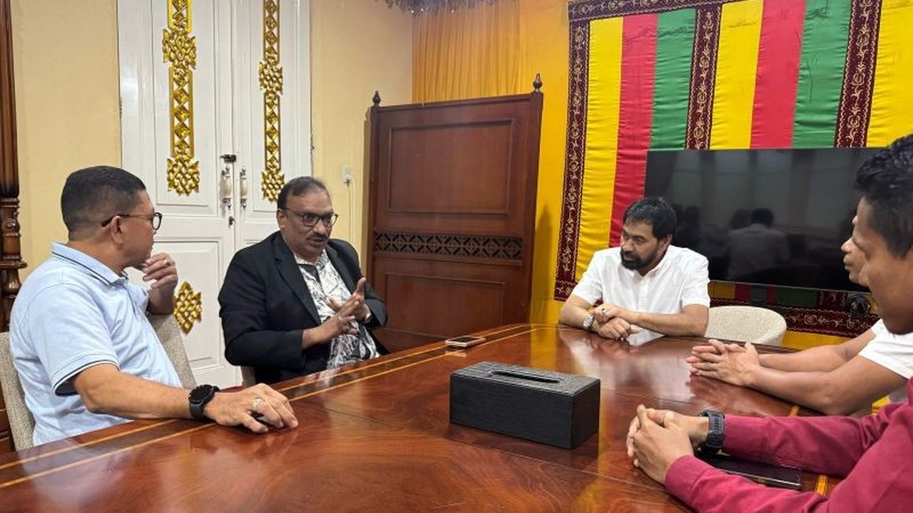 Gubernur Aceh, Muzakir Manaf, bertekad menarik investasi pembangunan rumah sakit berteknologi tinggi di Aceh dengan kerja sama investor Malaysia, ditargetkan rampung dalam 100 hari kerja.