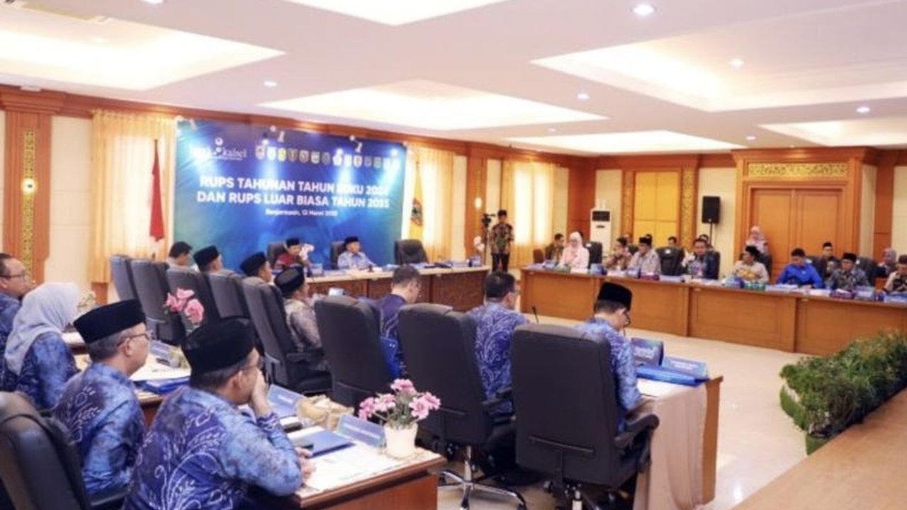 Bank Kalsel berhasil membukukan laba bersih Rp298,06 miliar di tahun 2024, meningkat signifikan sebesar 18,16 persen dibandingkan tahun sebelumnya, didorong oleh peningkatan laba operasional dan kepercayaan nasabah.