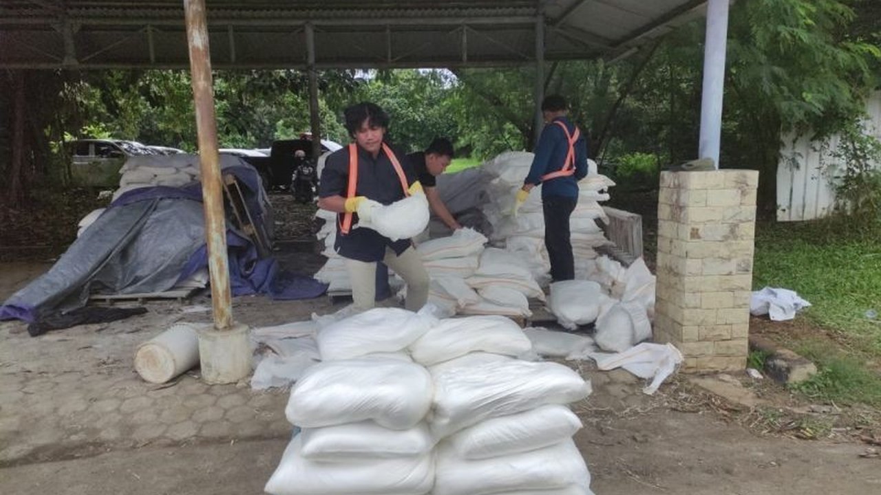 12 Ton Garam Disemai di Langit Jakarta untuk Cegah Hujan Lebat