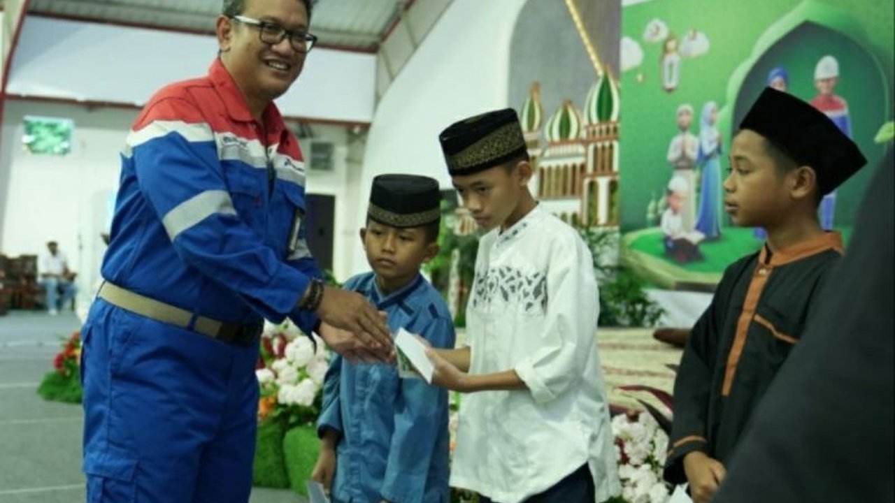 Kilang Pertamina Plaju di Palembang berbagi kebahagiaan Ramadan dengan menyantuni 174 anak yatim dan menggelar penggalangan dana digital yang berhasil mengumpulkan Rp8,7 juta.