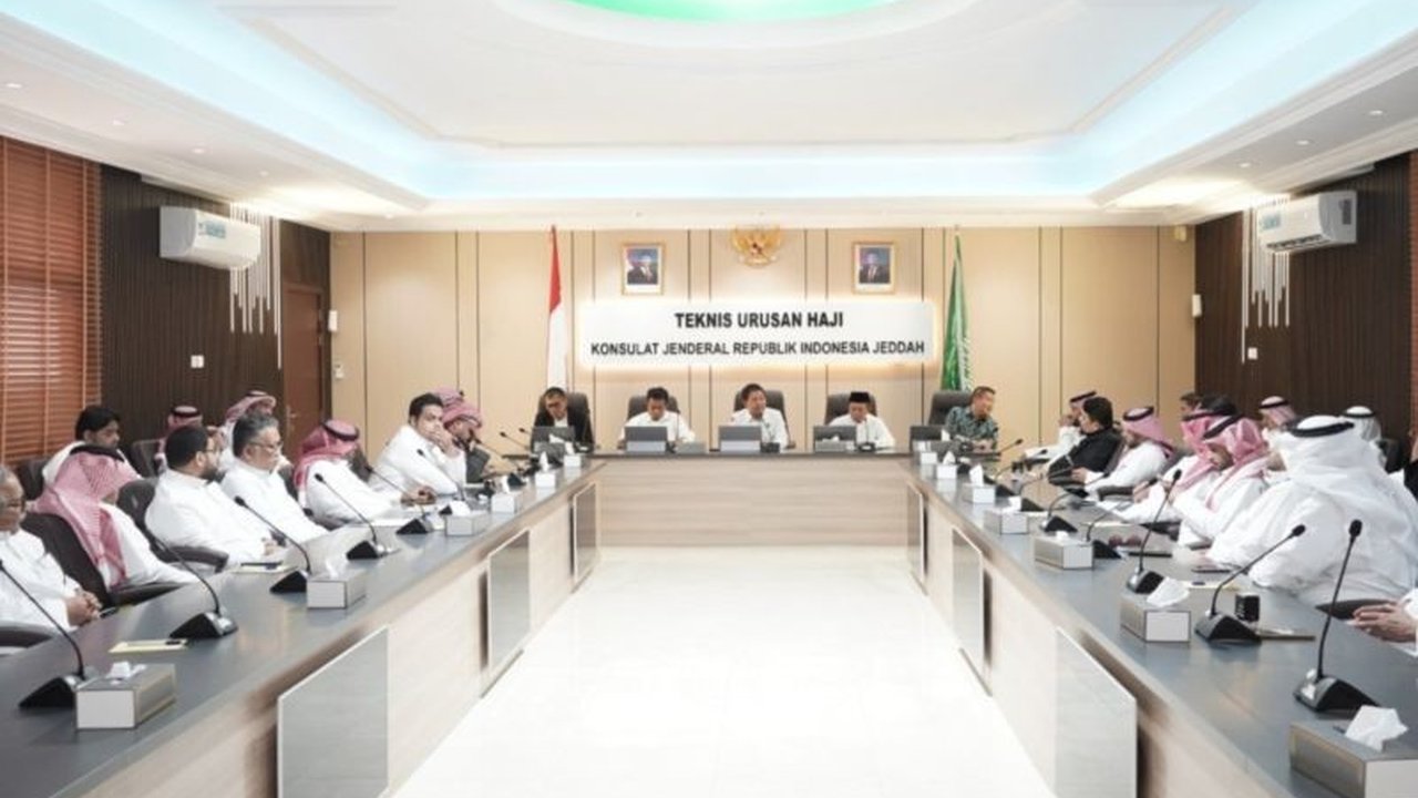 Kemenag bersama 76 penyedia katering haji menandatangani Pakta Integritas untuk memastikan layanan terbaik bagi jamaah haji Indonesia pada tahun 2025.