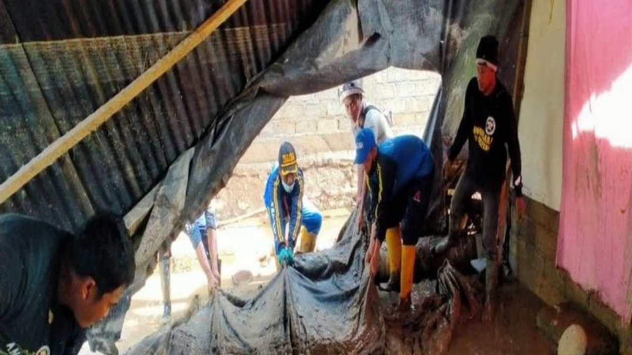 Banjir bandang di Kecamatan Palasa, Parigi Moutong, Sulawesi Tengah mengakibatkan 19 rumah rusak, empat di antaranya rusak berat, dan pemerintah setempat tengah melakukan upaya pemulihan.