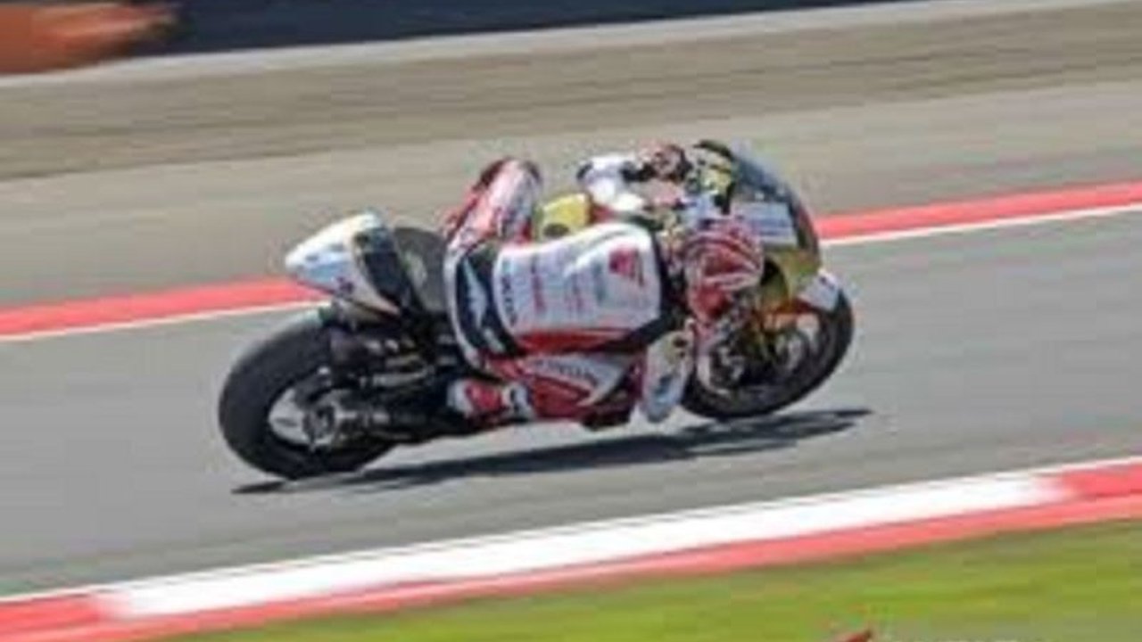 Pembalap Moto2 Indonesia, Mario Aji, hampir meraih poin di GP Argentina setelah terjatuh saat berada di posisi ke-12 pada lap ke-14.