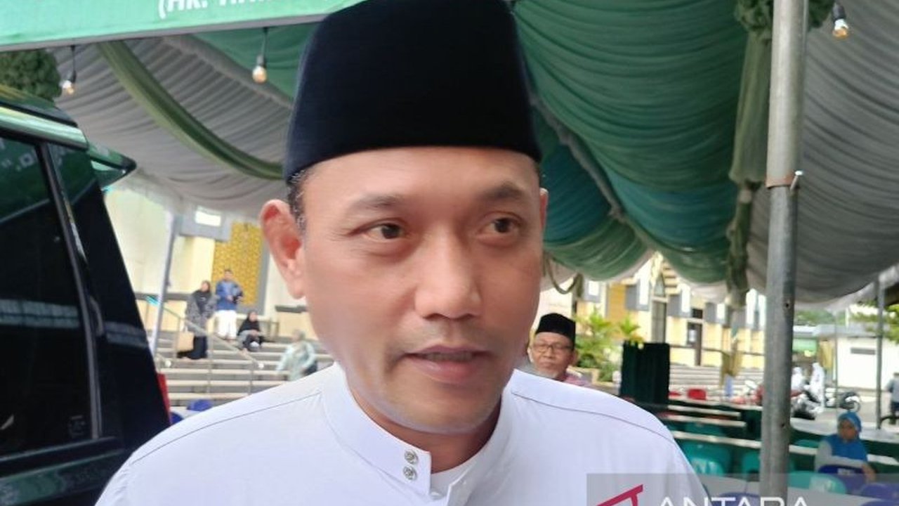 Pemerintah Provinsi Kalimantan Timur (Kaltim) bertekad menyelesaikan pembangunan infrastruktur jalan sepanjang 120 kilometer di Kabupaten Mahakam Ulu dalam kurun waktu tiga tahun untuk pemerataan pembangunan.