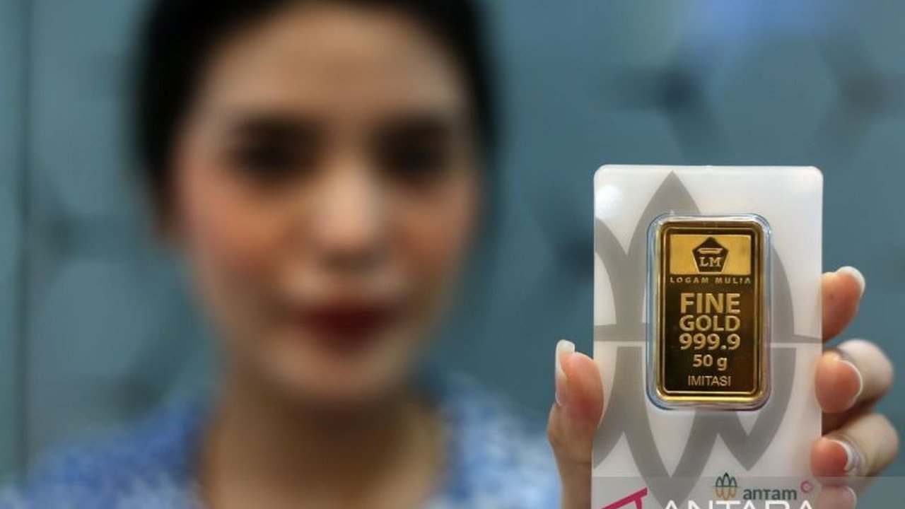 Harga emas Antam hari Jumat, 31 Januari, naik Rp14.000 per gram menjadi Rp1.620.000, sementara harga buyback juga meningkat, dengan detail harga emas berbagai ukuran disertakan.