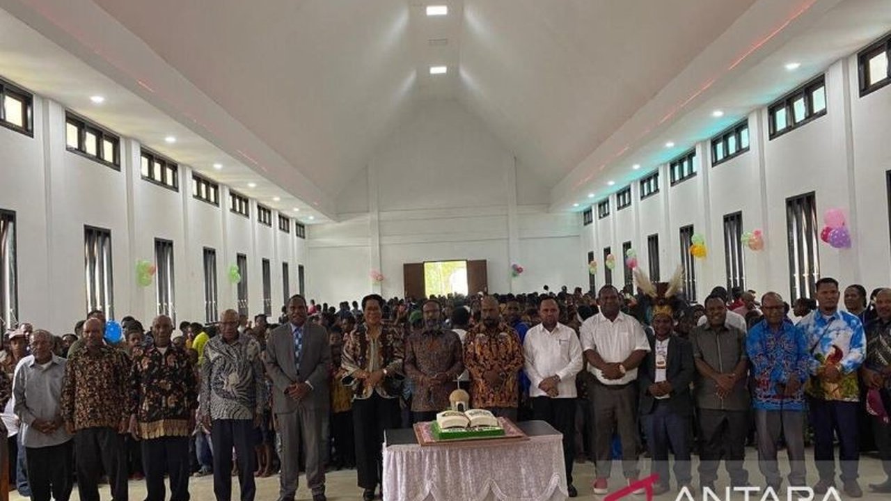 Bupati Tolikara, Willem Wandik, menekankan pentingnya pendidikan dan pembinaan anak sebagai aset pembangunan Papua, demi masa depan yang lebih cerah.