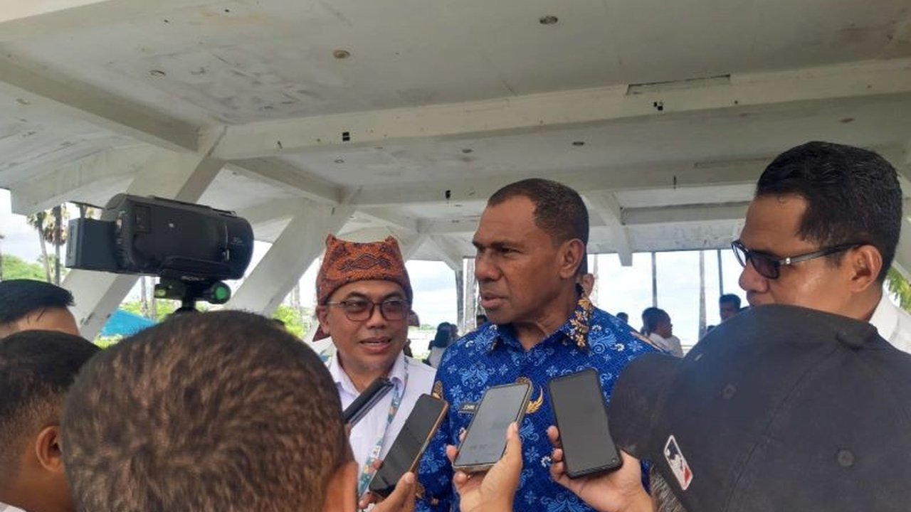 Wakil Gubernur NTT, Johni Asadoma, mengajak masyarakat mendukung pelestarian hutan dalam rangka Hari Bakti Rimbawan ke-42 dan Gerakan Bangun NTT, menekankan pentingnya kolaborasi dan disiplin ASN.