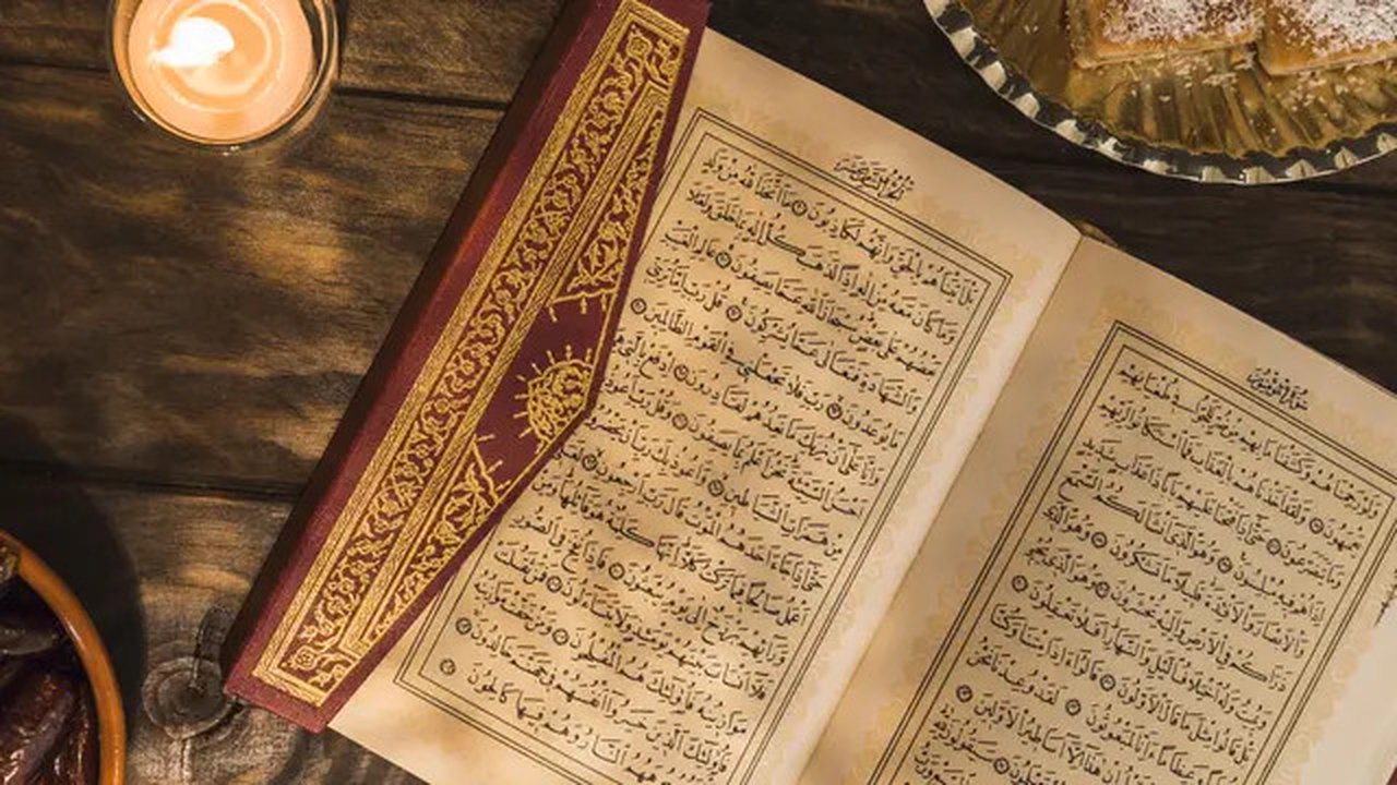 Ilustrasi Al-Qur'an Credit: freepik.com