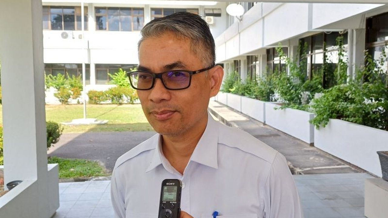 Disnakertrans Kepri membuka tiga posko pengaduan THR Idul Fitri 2025 di Tanjungpinang, Batam, dan Karimun untuk memastikan pembayaran THR pekerja sesuai ketentuan.