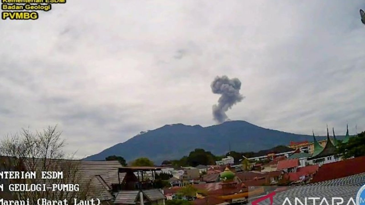 Gunung Marapi Erupsi, Lontarkan Abu Vulkanik hingga 600 Meter!