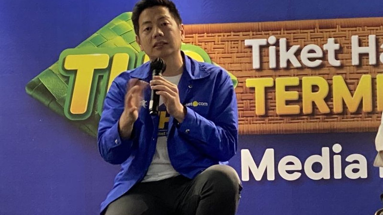 Tiket.com laporkan kenaikan pemesanan tiket transportasi, akomodasi, dan wisata jelang Lebaran 2025, meskipun pemerintah melakukan efisiensi anggaran.