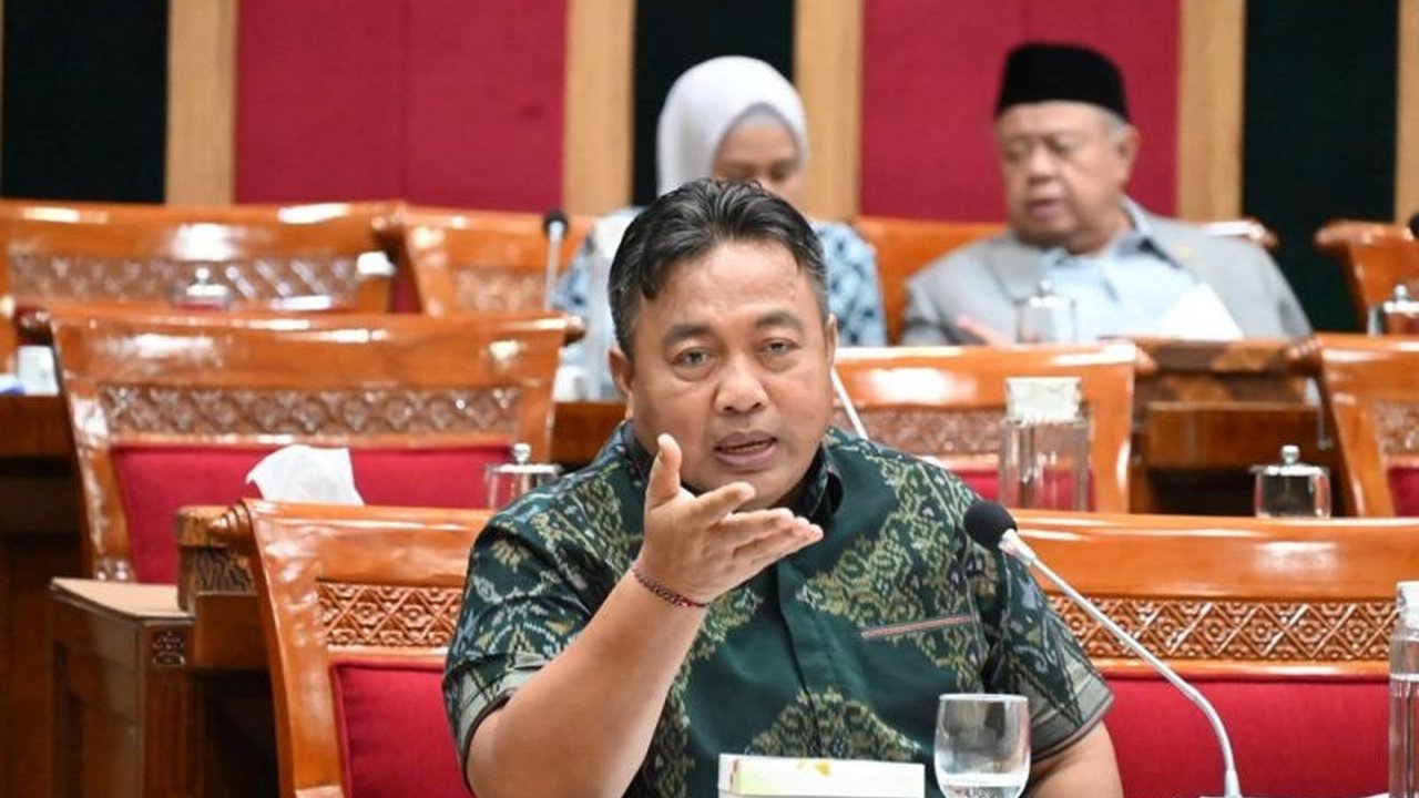Anggota DPR RI, I Nyoman Parta, mendorong RUU PPMI untuk memberikan kepastian hukum dan mencegah praktik pekerja migran Indonesia (PMI) ilegal yang merugikan banyak pihak.