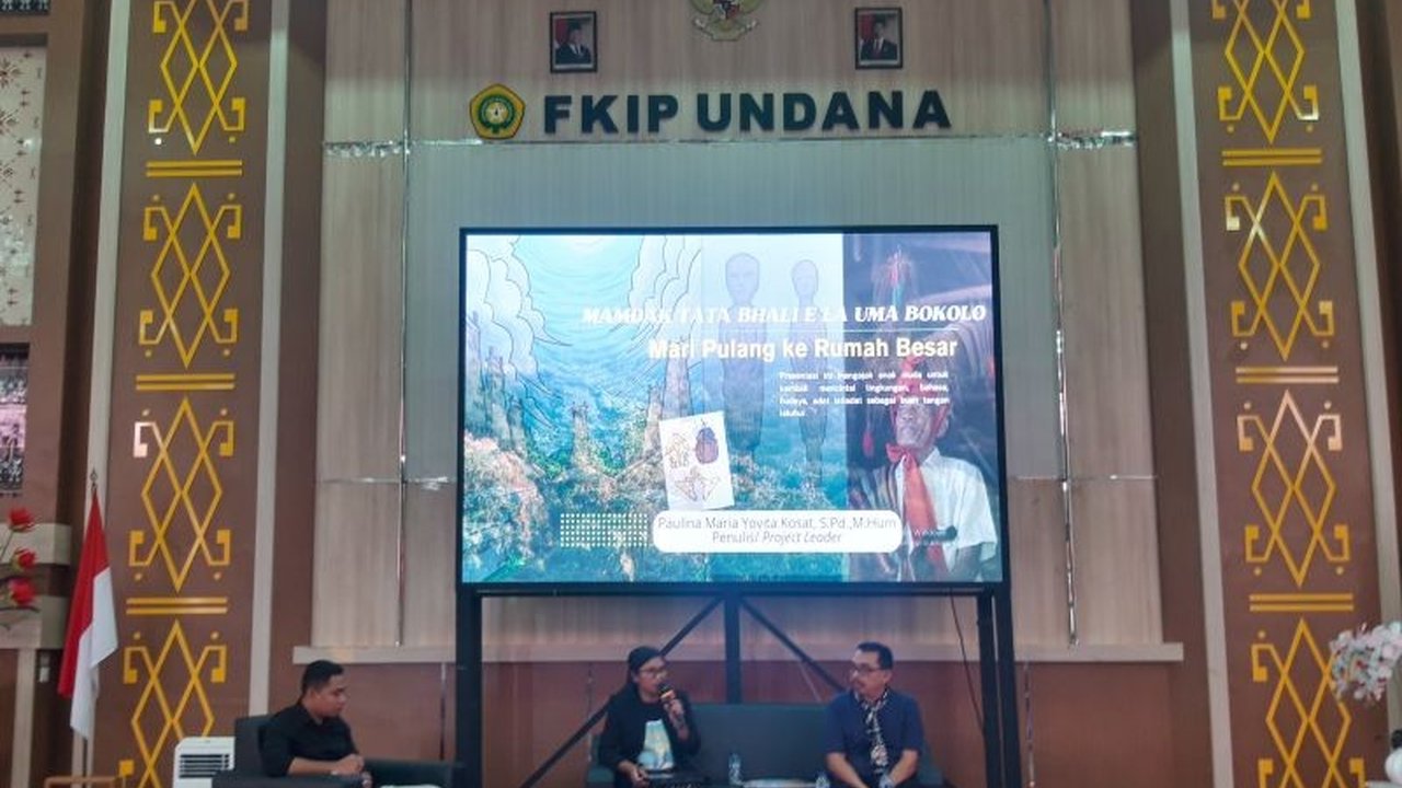 Paulina Kosat, dosen FKIP Undana, meluncurkan buku ensiklopedia 