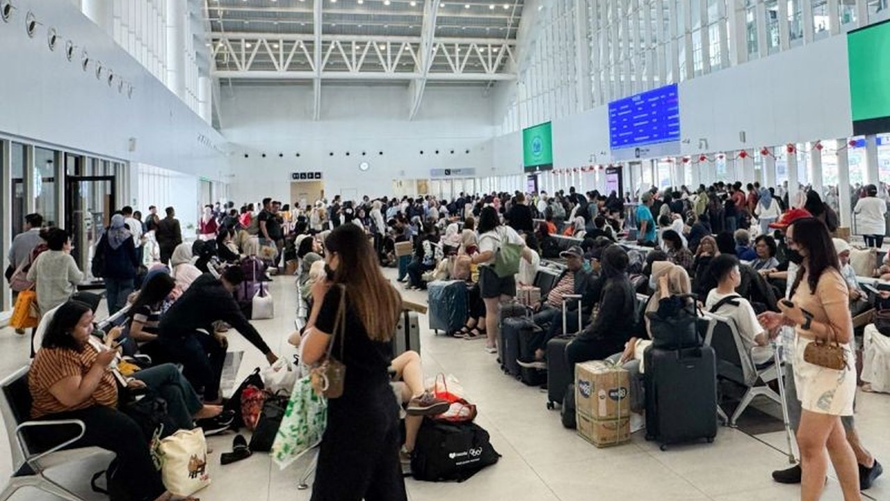 PT Kereta Cepat Indonesia China (KCIC) menawarkan diskon tiket Kereta Cepat Whoosh hingga 20 persen untuk perjalanan rombongan minimal 10 orang selama periode mudik Lebaran 2025, guna mendukung kelancaran angkutan Lebaran.