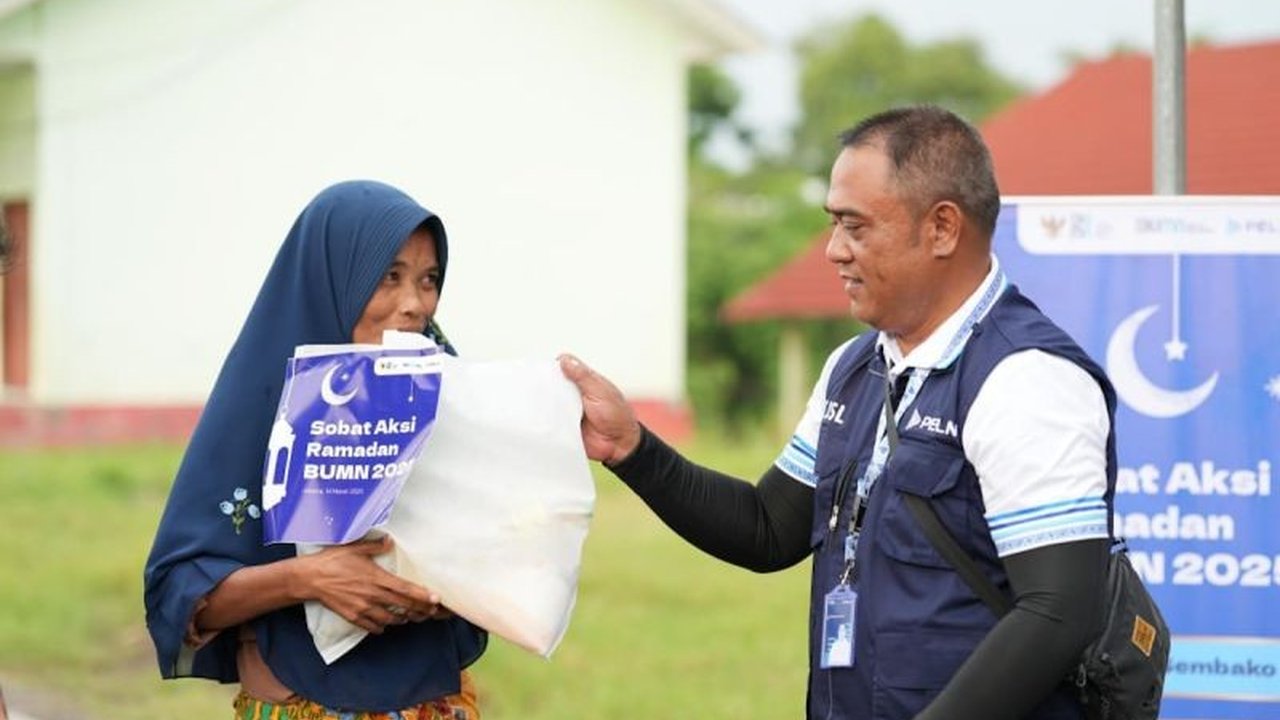PT Pelni (Persero) bersama Kementerian BUMN menggelar aksi sosial Ramadhan di Lombok Timur, NTB, dengan kegiatan bersih-bersih, bagi sembako, dan buka puasa bersama, sebagai wujud kepedulian sosial dan dukungan terhadap program SDGs.