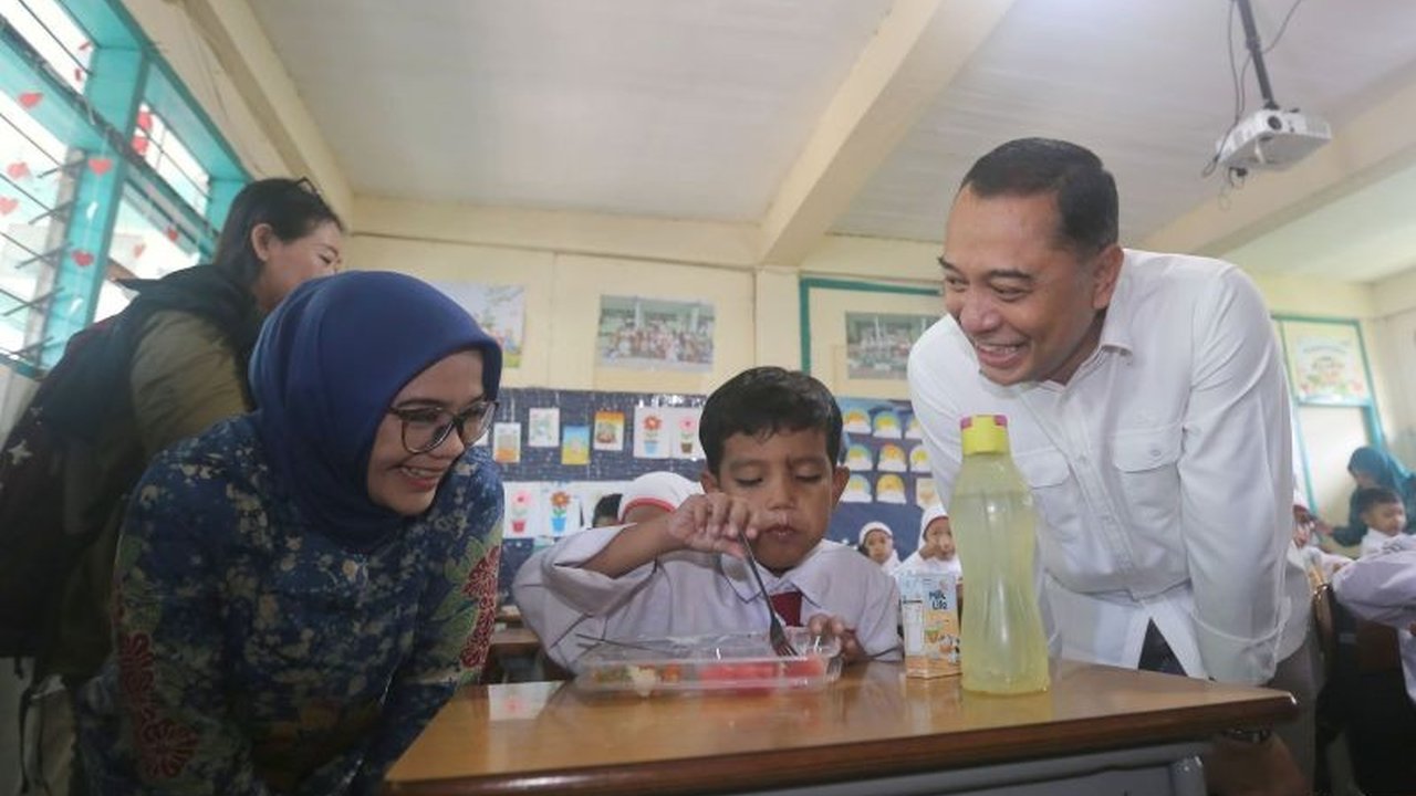 Pemkot Surabaya mematangkan konsep Sekolah Rakyat dengan modifikasi agar sesuai kebutuhan warga, kendati lahan terbatas menjadi tantangan utama.