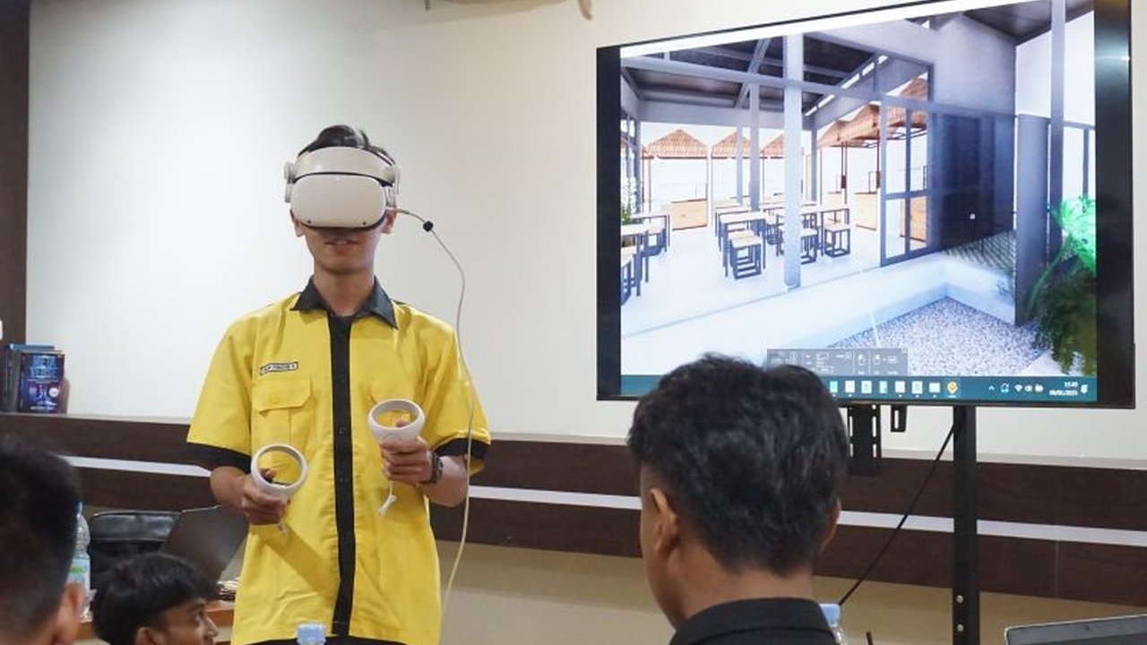 Telkom University berkolaborasi dengan industri menciptakan teknologi presentasi digital imersif berbasis VR untuk meningkatkan pengalaman belajar dan daya saing industri desain.