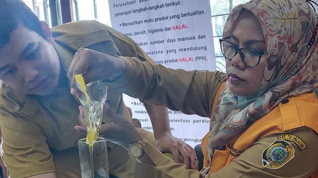 Disperindag Tulungagung ungkap penyebab harga Minyakita di pasaran masih tinggi, melebihi HET, yaitu rantai distribusi yang panjang dan praktik penjualan antar sales.