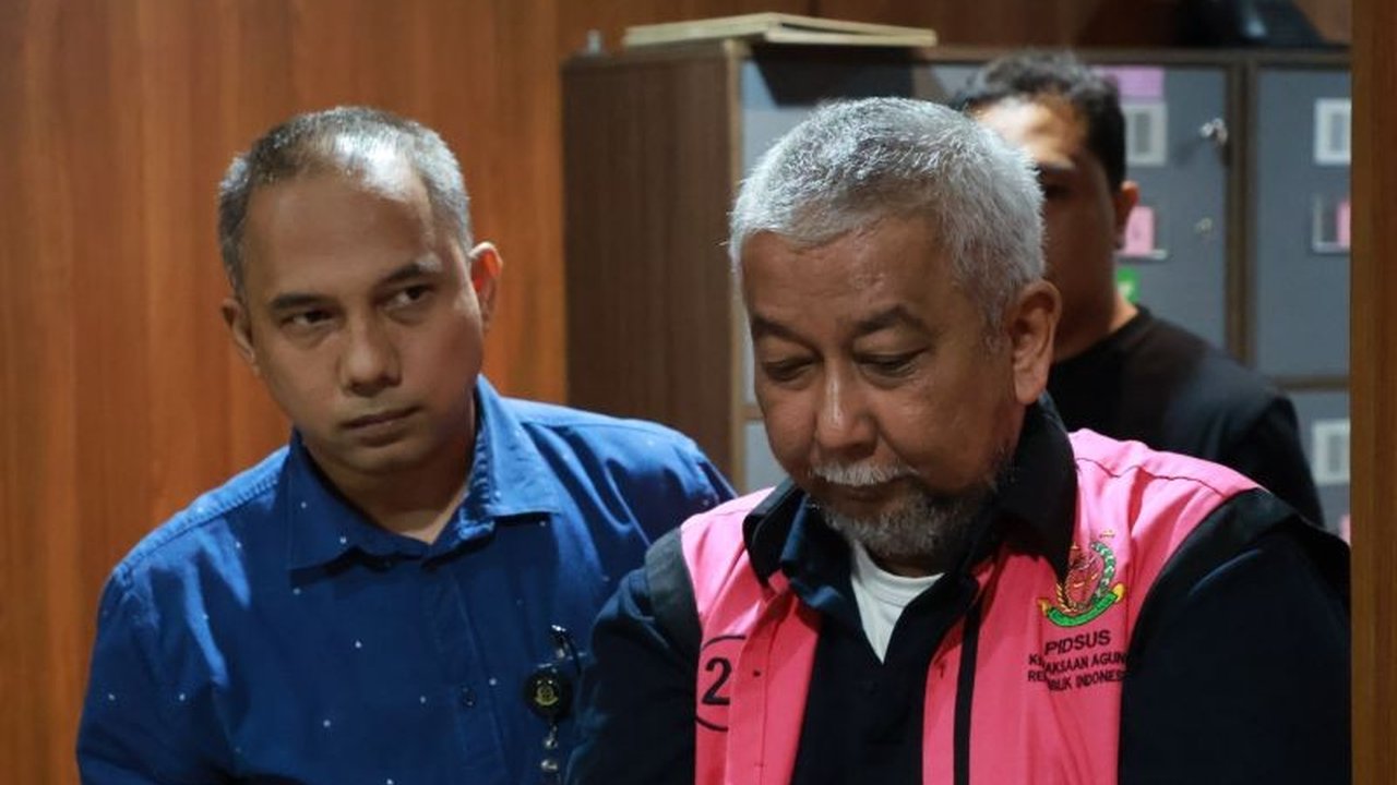 Mantan Dirjen Perkeretaapian Kemenhub, Prasetyo Boeditjahjono, didakwa menerima suap Rp2,6 miliar terkait proyek kereta api Besitang-Langsa yang merugikan negara Rp1,16 triliun.