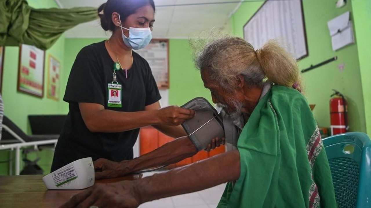 Meskipun sering dikaitkan, dokter spesialis penyakit dalam menjelaskan bahwa marah-marah bukanlah penyebab utama hipertensi, melainkan gaya hidup tidak sehat seperti merokok dan kurang olahraga yang menjadi faktor risiko utamanya.