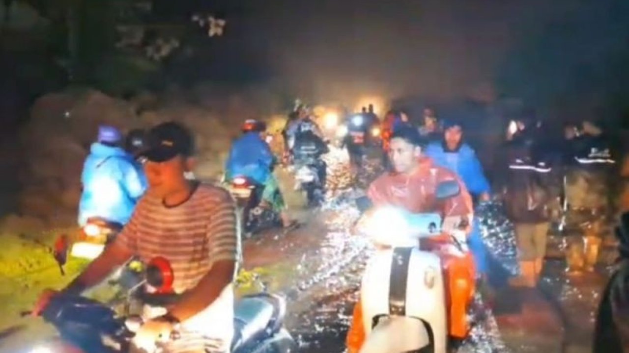 Jalan Lintas Bengkulu-Sumsel Kembali Normal Setelah Longsor