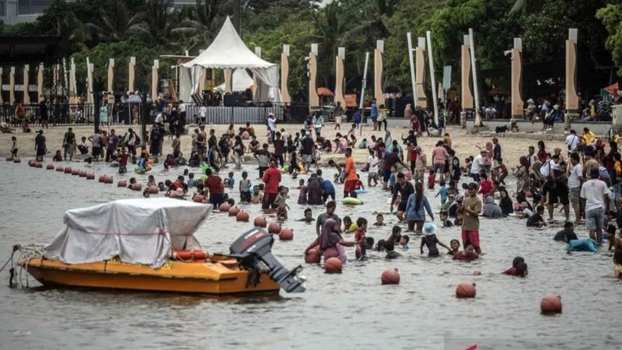 Kemenpar mengimbau wisatawan untuk cermat memilih penginapan, seperti vila atau homestay, selama libur Lebaran guna menghindari penipuan dan memastikan pelayanan sesuai harapan.