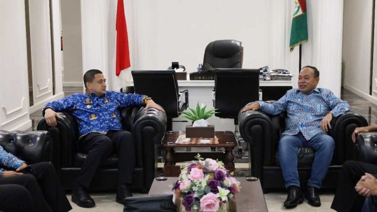 Asosiasi Pengusaha Indonesia (APINDO) Sulawesi Selatan membagikan 1000 paket bantuan kepada anak yatim dan piatu di puluhan panti asuhan selama Ramadhan 2025, berkolaborasi dengan kegiatan pasar murah UMKM.