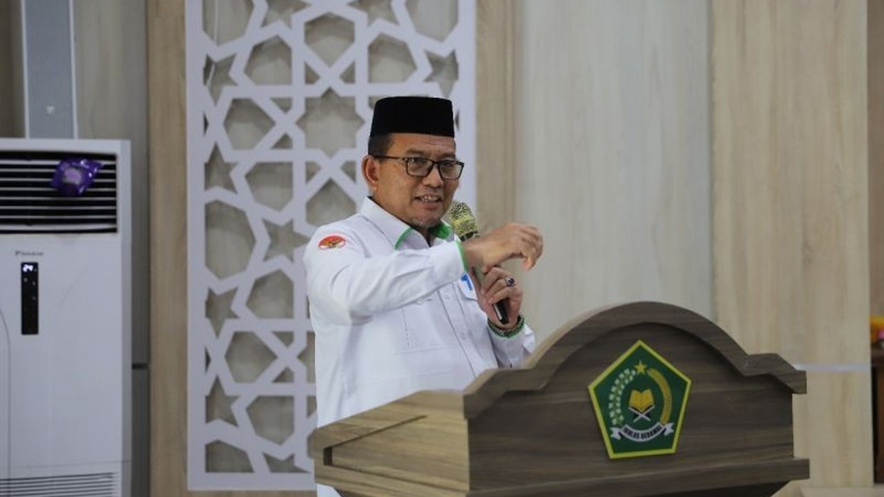 Kemenag Aceh meluncurkan Gerakan Menulis Mushaf Al-Quran (GEMMA) untuk 1.215 guru PAI se-Aceh sebagai bagian dari program Tuntas Baca Tulis Al-Quran (TBTQ), bertujuan meningkatkan pemahaman dan penghayatan Al-Quran.