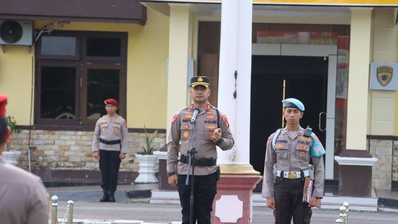 Kapolres Bangka Tengah, AKBP Pradana Aditya Nugraha, menetapkan empat strategi pengamanan Lebaran 2025, termasuk peningkatan patroli dan koordinasi dengan instansi terkait untuk menjaga kondusivitas keamanan.