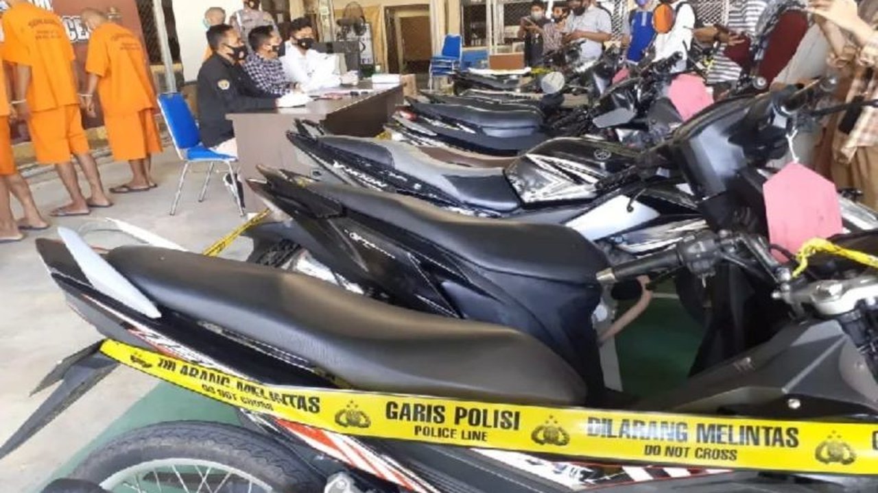 Polresta Banda Aceh berhasil menangkap seorang pelaku curanmor anak di bawah umur dan mengamankan tujuh unit sepeda motor, termasuk barang bukti hasil kejahatan.