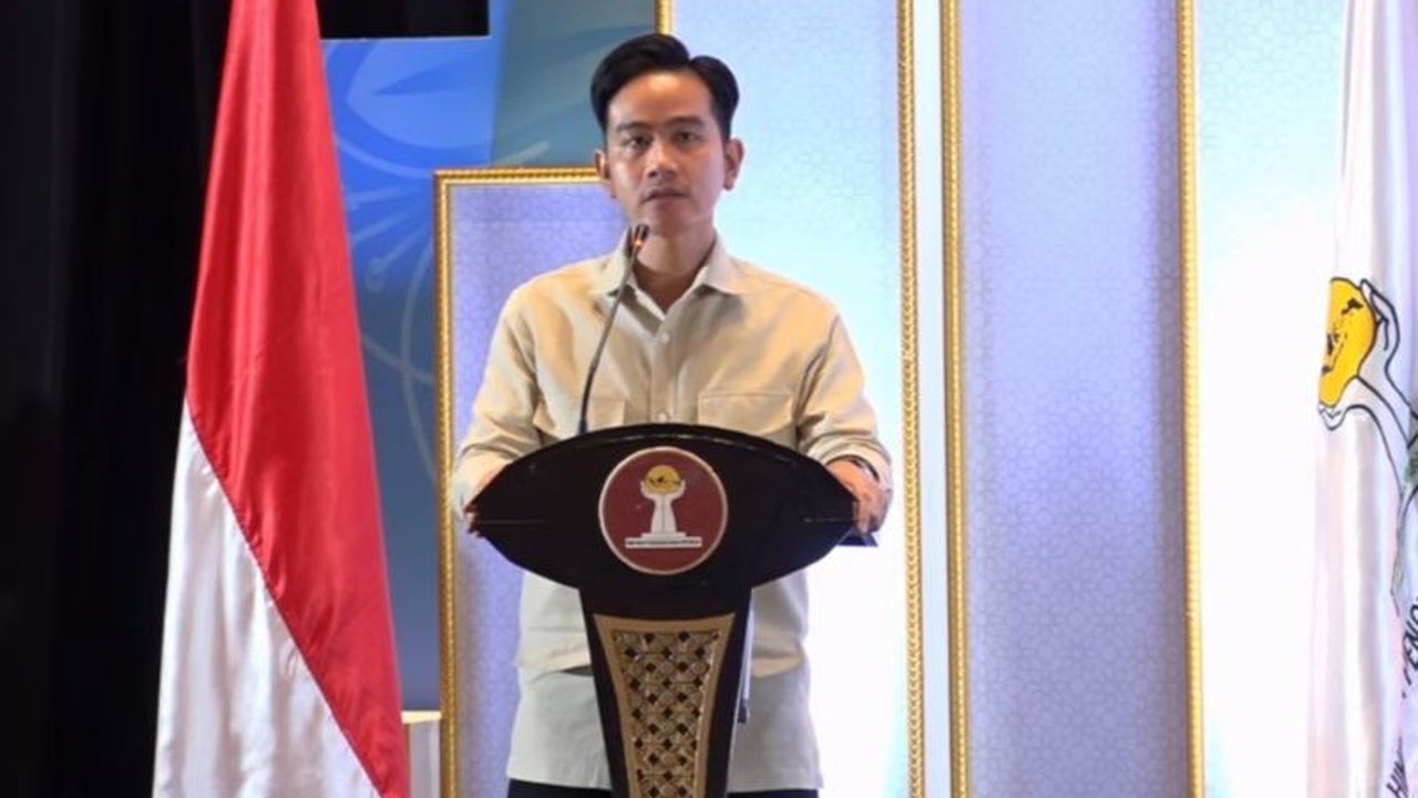 Wakil Presiden Gibran Rakabuming Raka menekankan pentingnya adaptasi terhadap kecerdasan buatan (AI) bagi generasi muda Indonesia untuk menghadapi tantangan global dan meningkatkan daya saing.