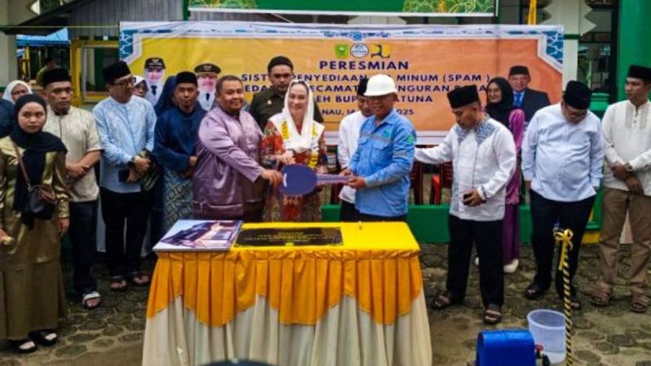 Pemerintah Kabupaten Natuna menggratiskan air bersih selama satu bulan bagi 1.400 warga Sedanau, Kecamatan Bunguran Barat, setelah peresmian Sistem Penyediaan Air Minum (SPAM).