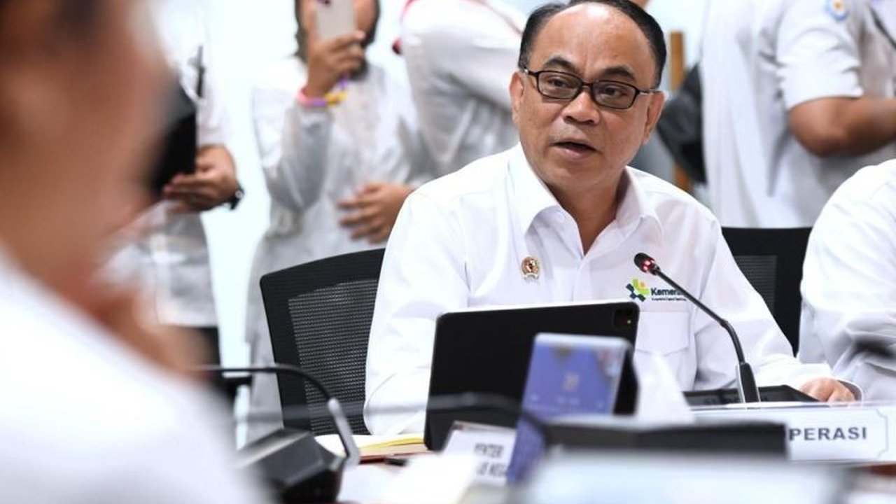 Menkop Budi Arie Setiadi menekankan pentingnya pengelolaan Koperasi Desa Merah Putih secara profesional dan transparan untuk keberlanjutan program tersebut.