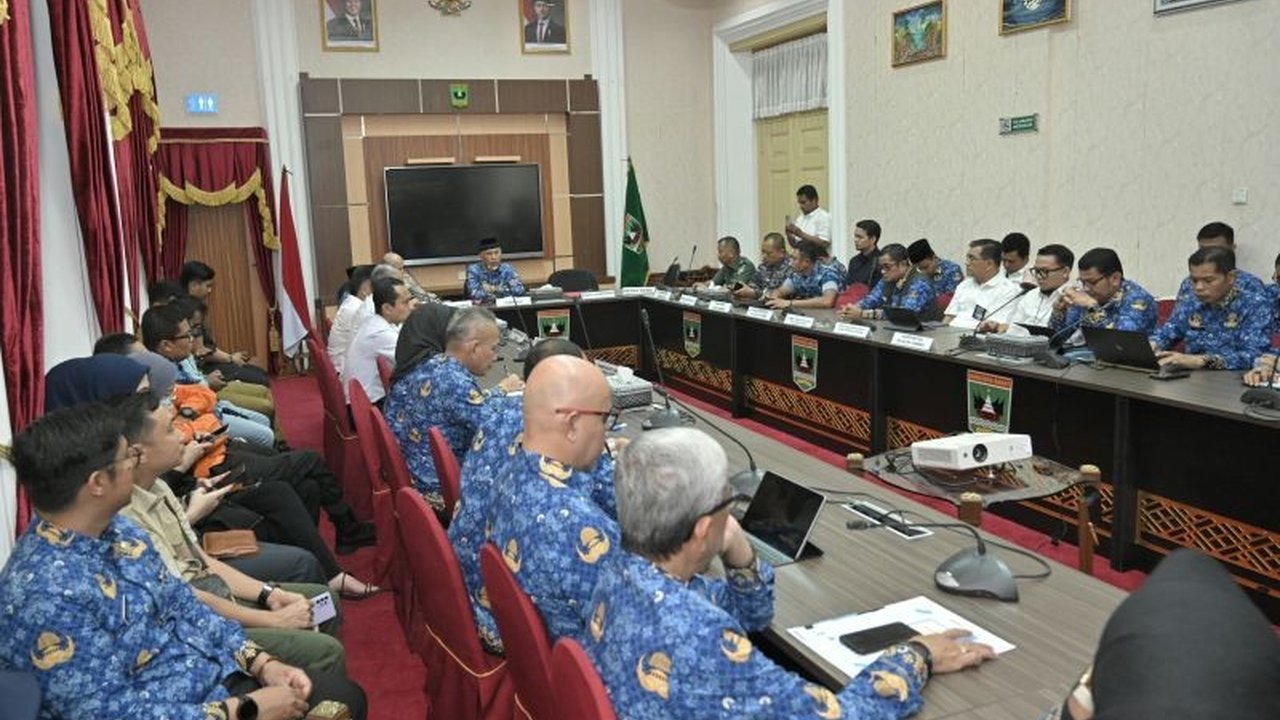 Gubernur Sumatera Barat, Mahyeldi, meminta seluruh masjid dan mushola di jalur mudik Lebaran 1446 H buka 24 jam untuk memberikan kenyamanan dan keamanan pemudik.