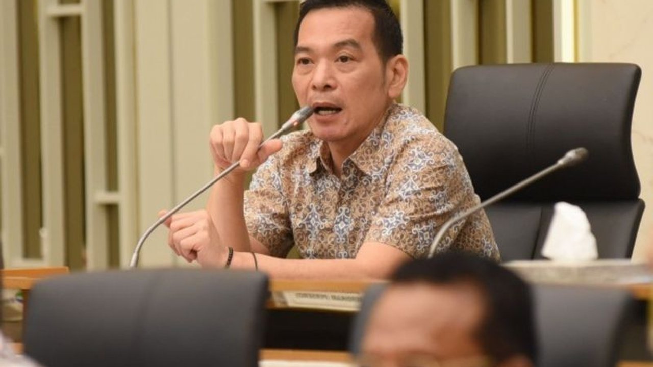 Anggota DPR RI Daniel Johan mendesak Bulog mengambil peran aktif mengatasi beras impor berkutu tahun 2024, dan meminta evaluasi kebijakan impor agar lebih terencana.