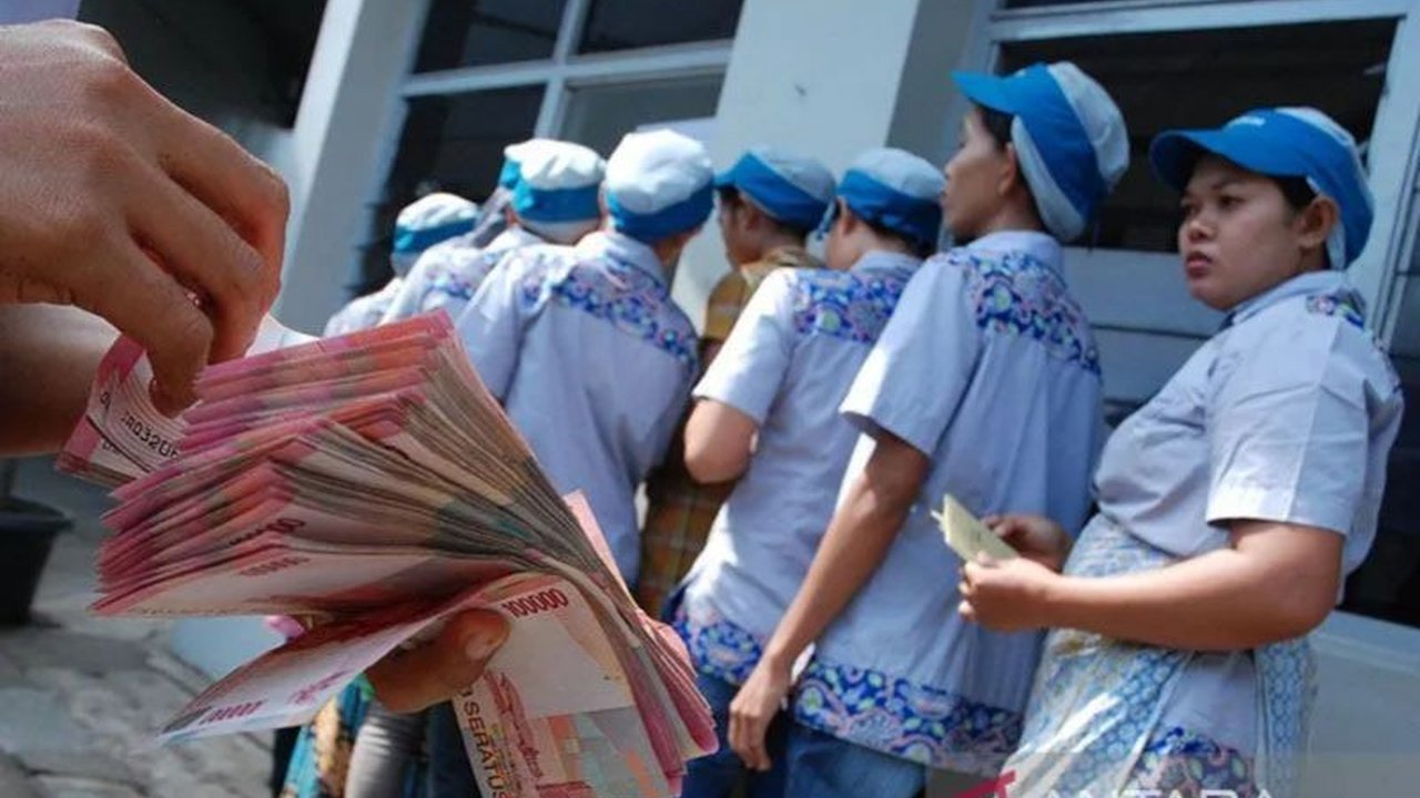 Disnakertrans DIY mengawasi ketat 278 perusahaan berisiko tak membayarkan THR Lebaran 2025, dengan fokus pada perusahaan yang memiliki catatan buruk di tahun-tahun sebelumnya.