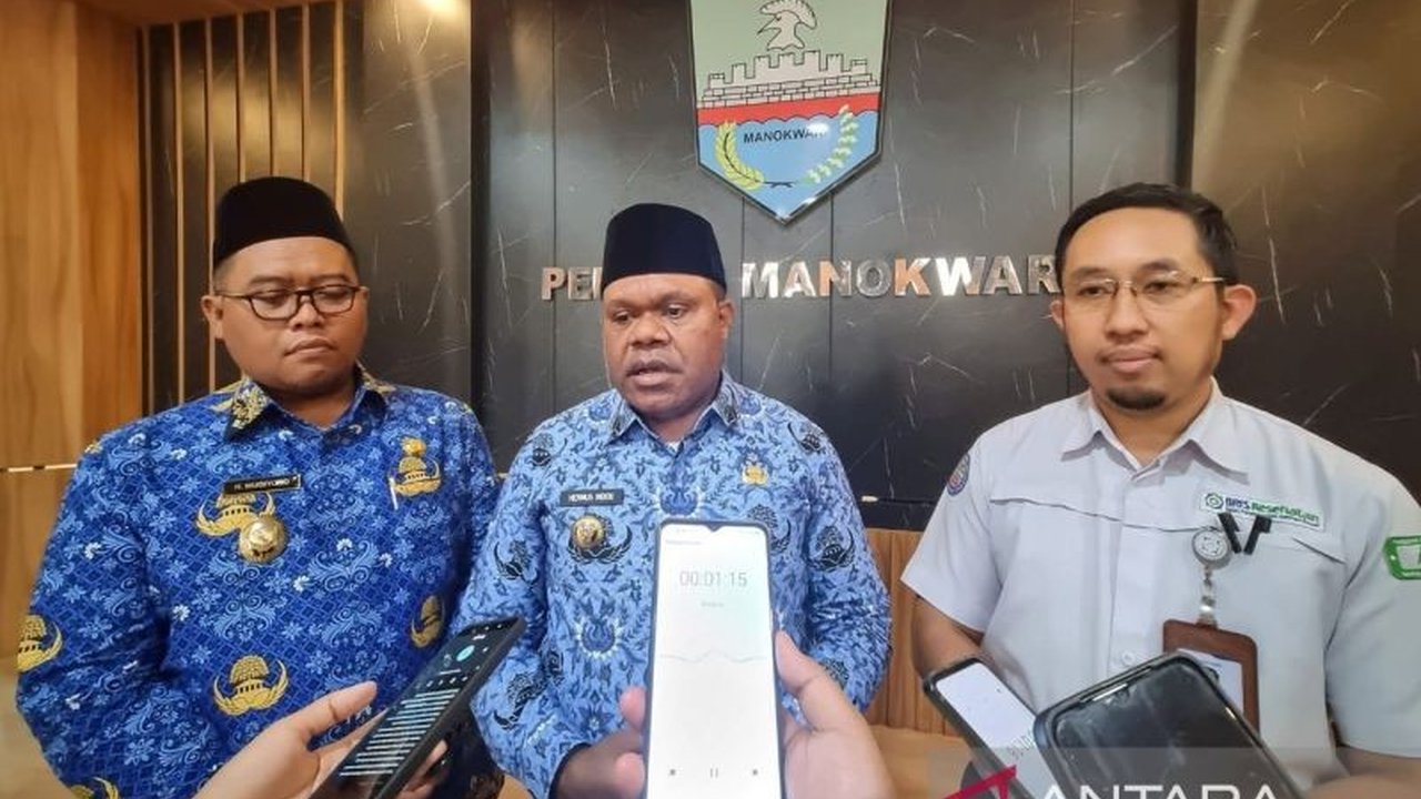 Pemerintah Kabupaten Manokwari menanggung iuran JKN 21.000 warga dan berkomitmen meningkatkan cakupan Universal Health Coverage (UHC) hingga Desember 2025.