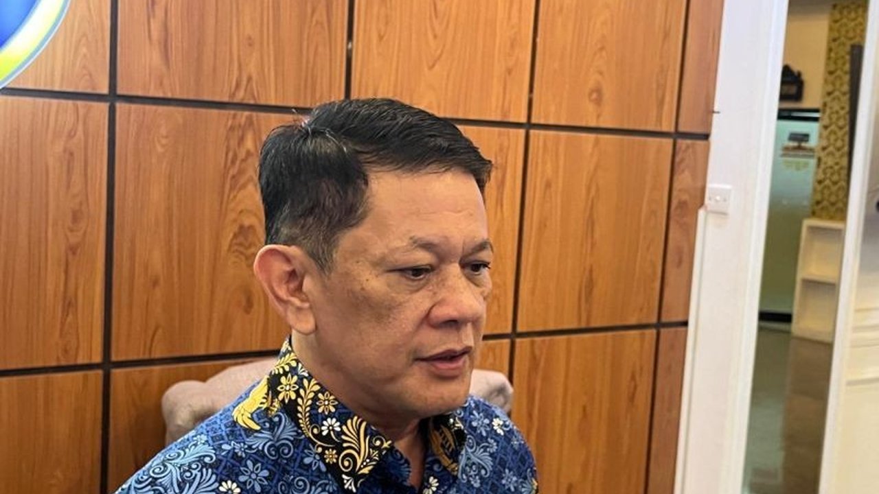 Pemerintah Provinsi Lampung menyiapkan dua lokasi alternatif untuk pembangunan Sekolah Rakyat bagi anak-anak miskin, menunggu keputusan Kementerian Sosial terkait lokasi pembangunan.