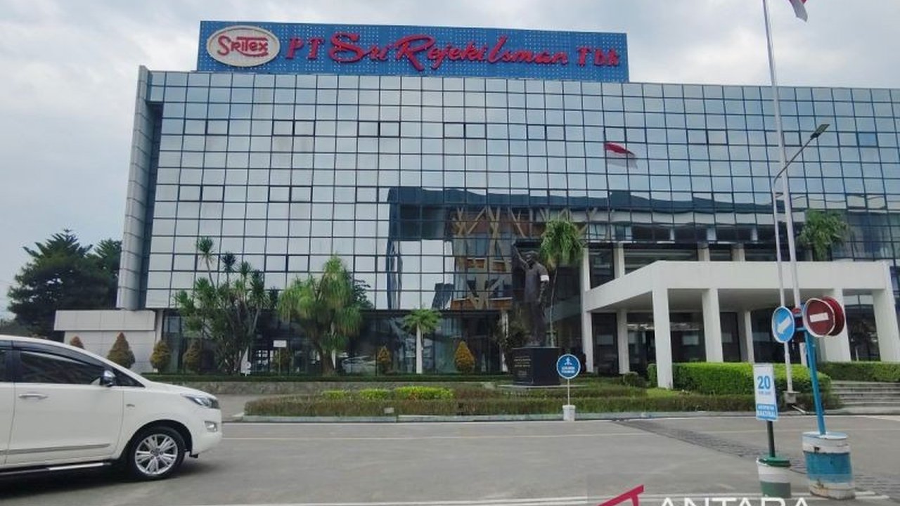 Sebanyak 5.000 mantan karyawan Sritex di Sukoharjo, Jawa Tengah, akan kembali bekerja setelah direkrut oleh investor baru yang mengambil alih perusahaan tersebut.