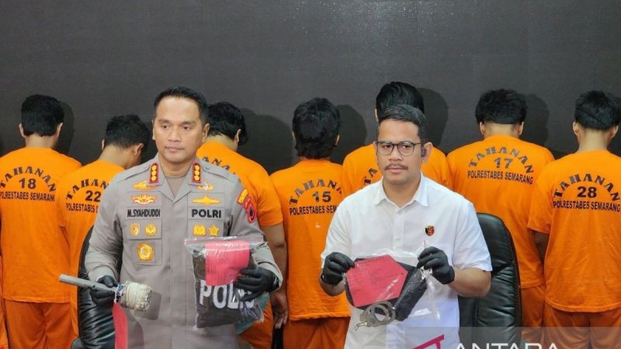 Polisi menetapkan Ketua Yayasan Rehabilitasi Narkoba di Semarang dan 11 pengasuh sebagai tersangka kasus penganiayaan yang menyebabkan kematian pasien.